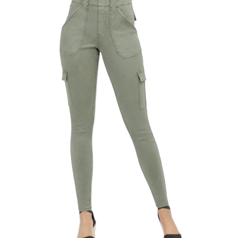 SPANX women's stretch twill ankle cargo pant in soft sage size M-Good Condition